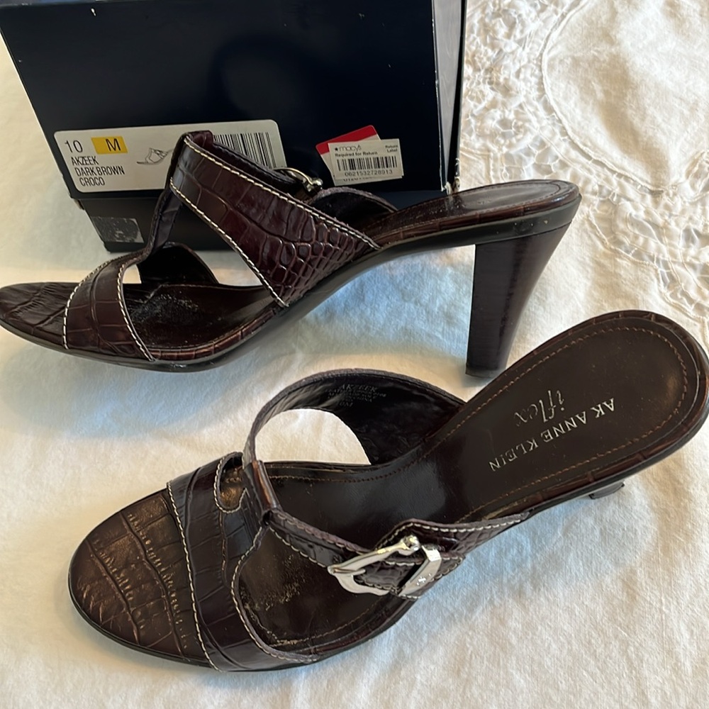 Anne Klein iflex Dark Brown slide in sandals - Size 10